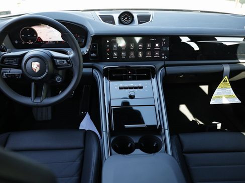 New 2025 Porsche Panamera 4 image 30