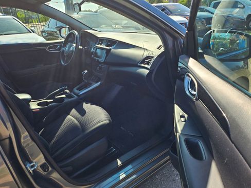 Used 2019 Nissan Sentra SV image 2