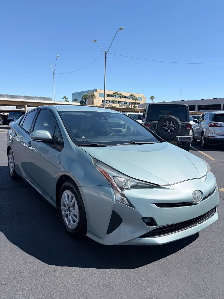 Used 2017 Toyota Prius Two w/ Carpet Mat Package FWD image 3