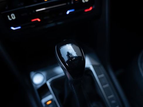 Used 2022 Volkswagen Tiguan SE R-Line image 27