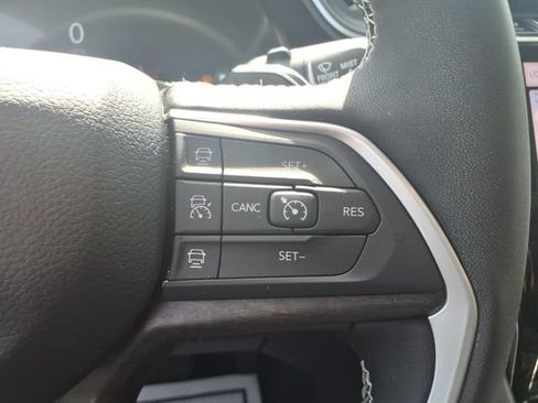 Certified 2023 Jeep Grand Cherokee Limited w/ Luxury Tech Group II AWD/4WD image 29