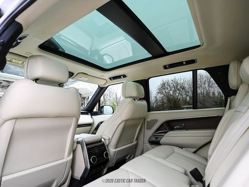 Used 2025 Land Rover Range Rover SE image 38