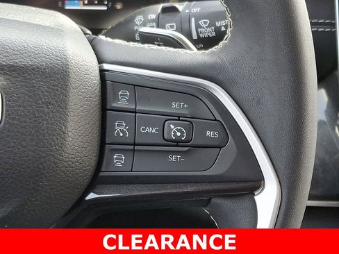 Used 2023 Jeep Grand Cherokee Laredo AWD/4WD image 22