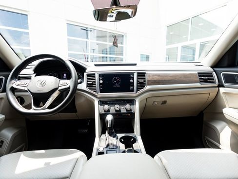 Used 2021 Volkswagen Atlas SE w/ Panoramic Sunroof Package FWD image 40