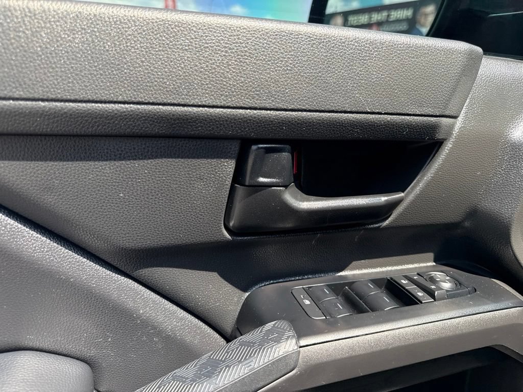 Used 2025 Toyota Tacoma SR5 AWD/4WD image 11