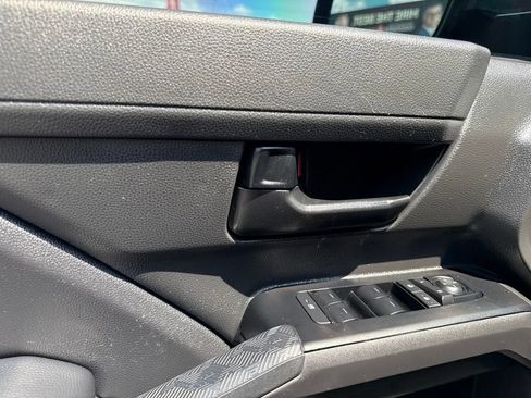 Used 2025 Toyota Tacoma SR5 AWD/4WD image 11