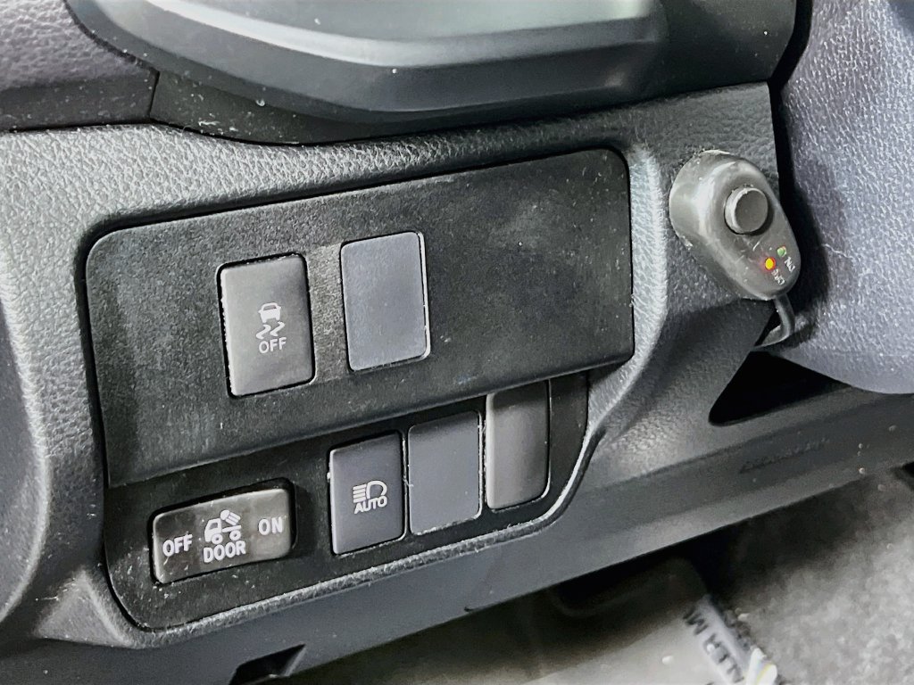 Used 2021 Toyota Tacoma SR AWD/4WD image 9