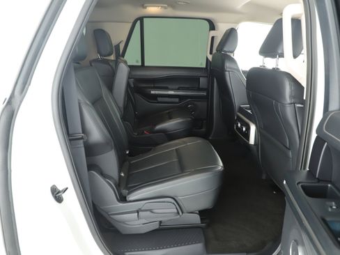 Used 2023 Ford Expedition Max XLT image 6