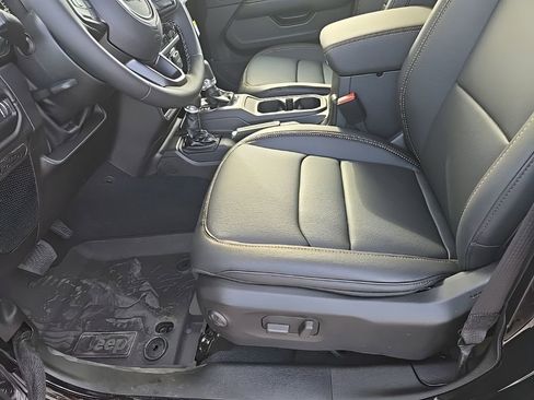 New 2025 Jeep Gladiator Sport image 14