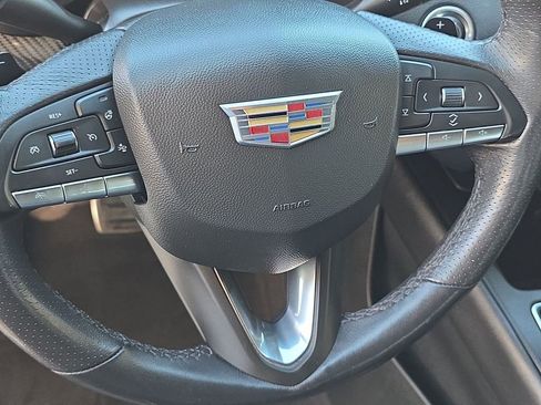Used 2023 Cadillac XT4 Sport w/ Technology Package image 11