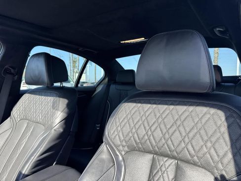 Used 2022 BMW M550i xDrive w/ Dynamic Handling Package image 25