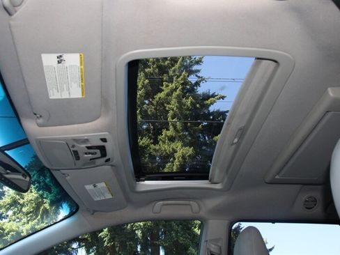 Used 2011 Toyota Sienna XLE w/ Entertainment Pkg FWD image 9