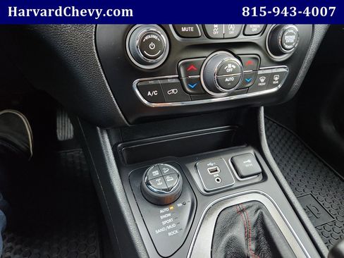 Used 2022 Jeep Cherokee Trailhawk w/ Premium Leather Package image 10