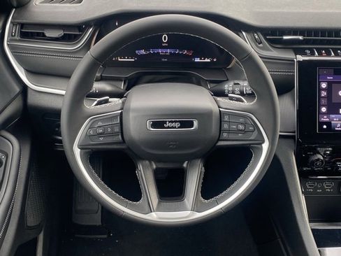 New 2025 Jeep Grand Cherokee L Laredo image 38