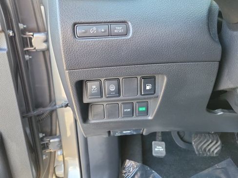 Used 2019 Nissan Rogue S w/ Special Edition Package FWD image 21