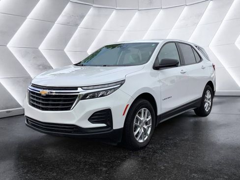 Used 2024 Chevrolet Equinox LS w/ LS Convenience Package FWD image 3