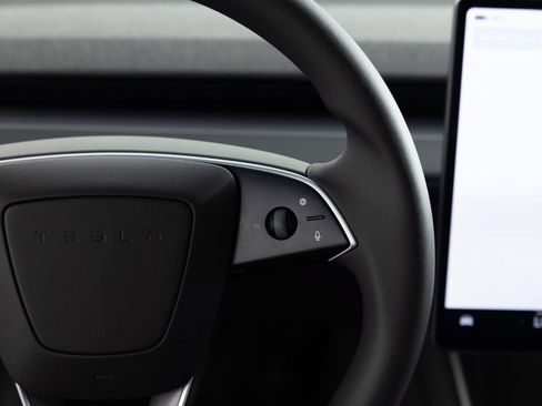Used 2026 Tesla Model Y AWD image 31