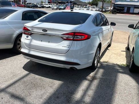 Used 2018 Ford Fusion SE w/ Equipment Group 602A FWD image 5
