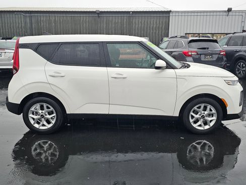 Used 2022 Kia Soul LX w/ Technology Package image 8