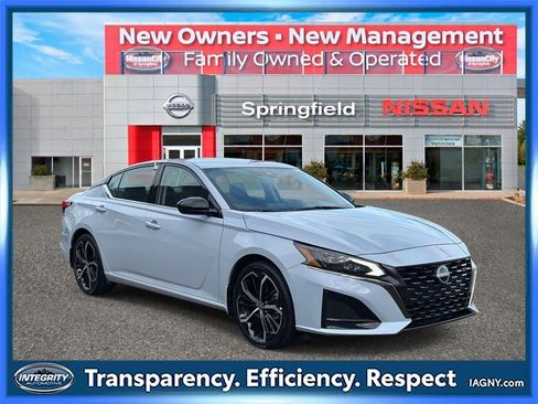 Certified 2024 Nissan Altima 2.5 SR image 1