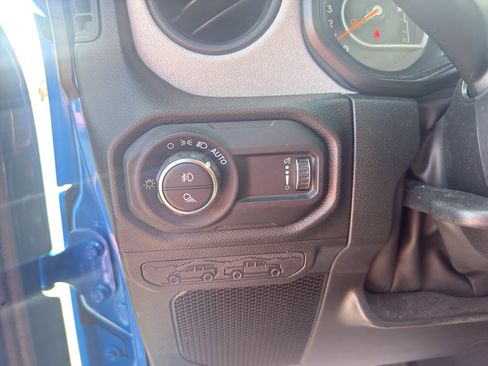 Certified 2024 Jeep Gladiator Sport image 10