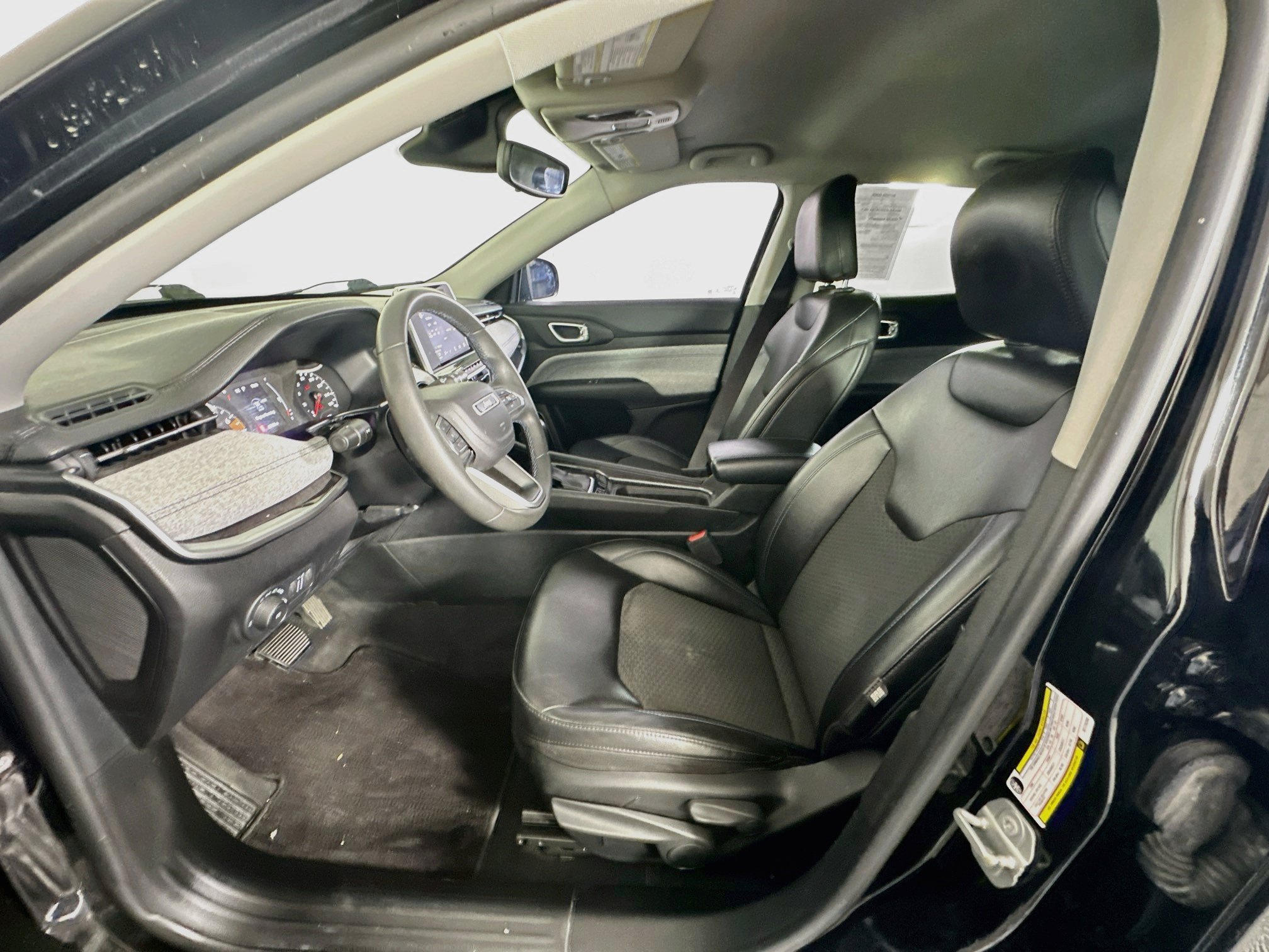 Used 2022 Jeep Compass Latitude FWD image 13