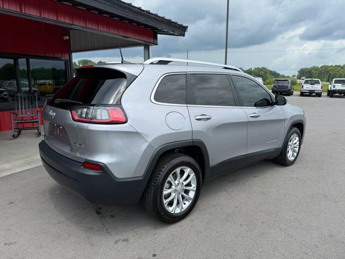 Used 2019 Jeep Cherokee Latitude w/ Popular Appearance Group FWD image 4