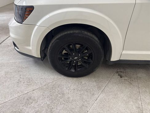 Used 2019 Dodge Journey SE w/ Connectivity Group FWD image 16