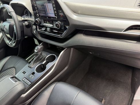 Used 2021 Toyota Highlander XSE FWD image 35
