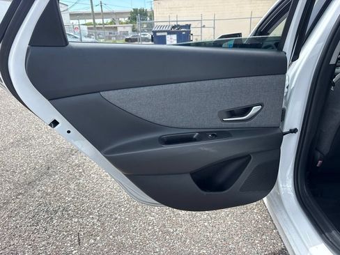 Used 2023 Hyundai Elantra Limited FWD image 12