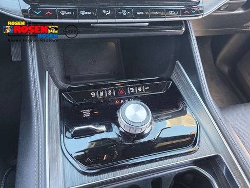 Used 2024 Jeep Wagoneer L Series II w/ Flexible Seating Group AWD/4WD image 21