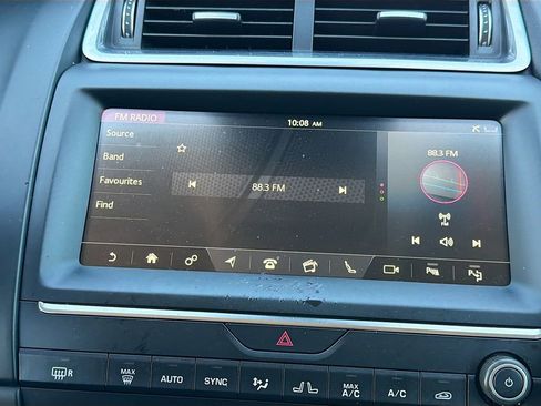 Used 2018 Jaguar E-PACE S image 31