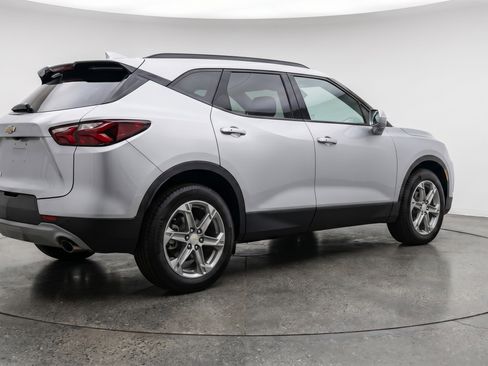 Used 2025 Chevrolet Blazer LT FWD image 9