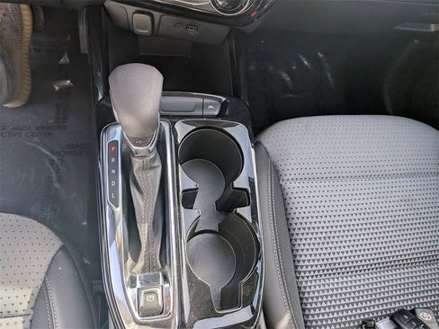 Used 2025 Chevrolet Trax LT w/ LT Convenience Package image 20