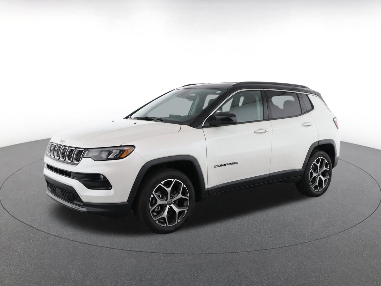 Used 2025 Jeep Compass Limited AWD/4WD image 3