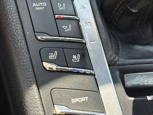 Used 2018 Porsche Macan AWD/4WD image 34