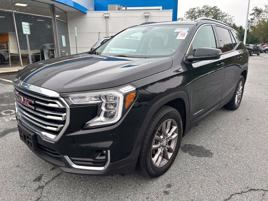 Used 2023 GMC Terrain SLT AWD/4WD image 1