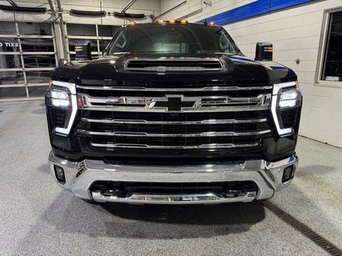 Used 2025 Chevrolet Silverado 2500 LTZ w/ LTZ Premium Package image 6