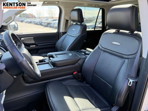 Used 2025 Ford Expedition Platinum image 39