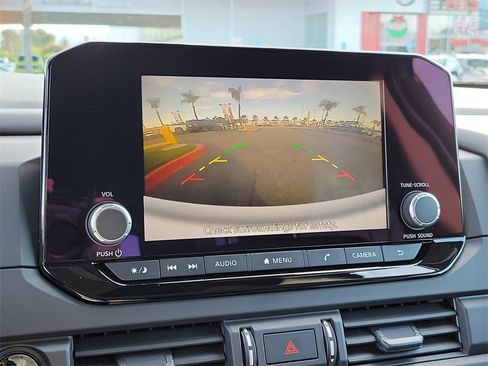 Used 2025 Nissan Pathfinder S image 10