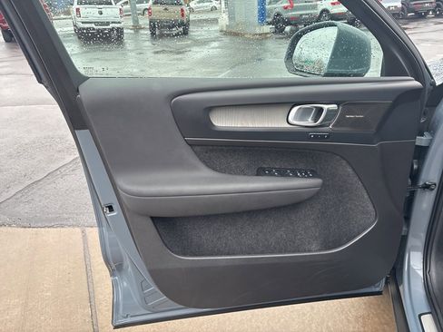 Certified 2023 Volvo XC40 B5 Ultimate w/ Protection Package Premier image 17