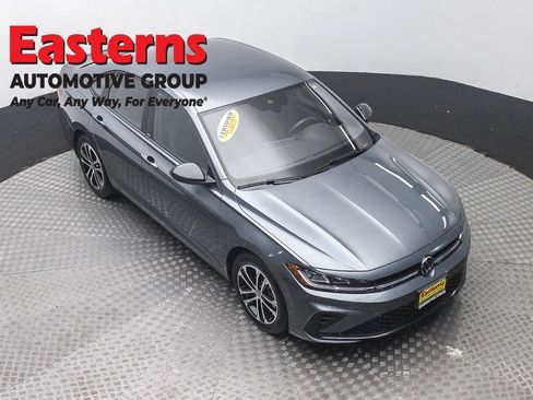 Used 2025 Volkswagen Jetta Sport FWD image 3
