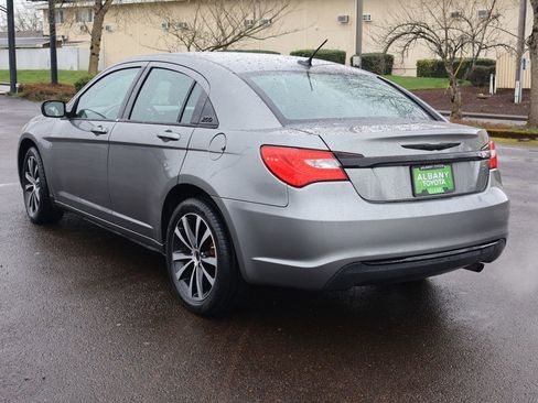 Used 2013 Chrysler 200 Touring w/ S Exterior Appearance Pkg image 4
