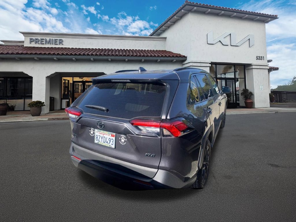 Used 2021 Toyota RAV4 XLE Premium FWD image 5