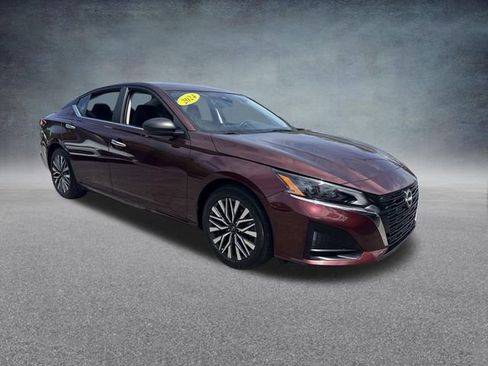 Used 2024 Nissan Altima 2.5 SV FWD image 4