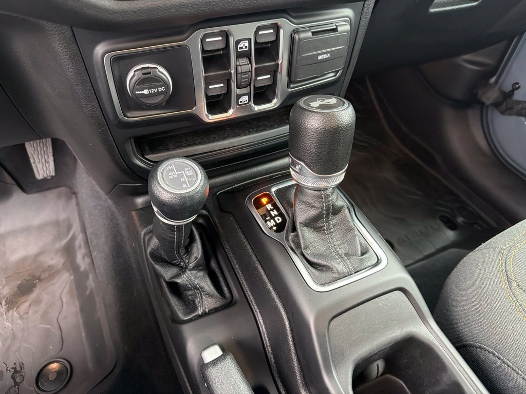 Used 2024 Jeep Wrangler Unlimited w/ Convenience Group AWD/4WD image 19