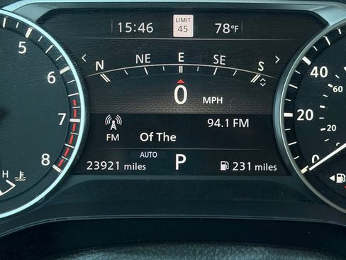Used 2025 Nissan Pathfinder SL AWD/4WD image 32
