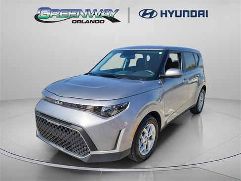 Used 2025 Kia Soul LX image 2