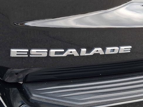 Used 2024 Cadillac Escalade Premium Luxury image 31