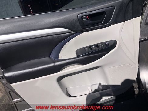 Used 2017 Toyota Highlander Plus image 9